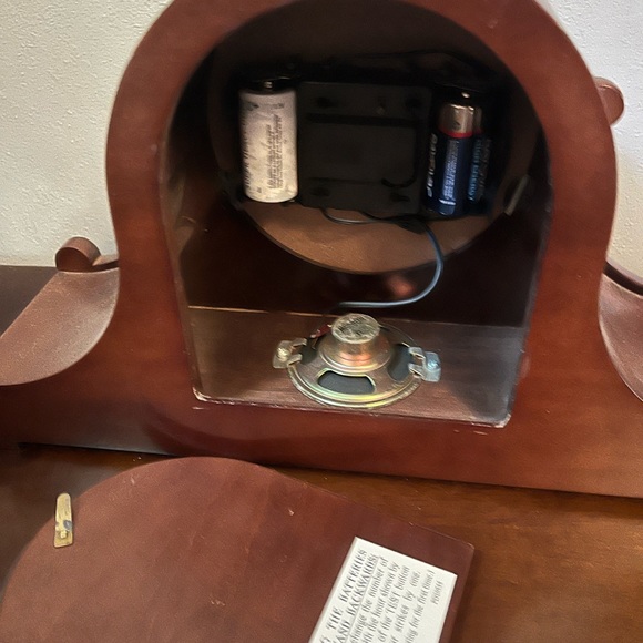 Howard Miller Mantle Clock 177th Edition - Picture 5 of 7